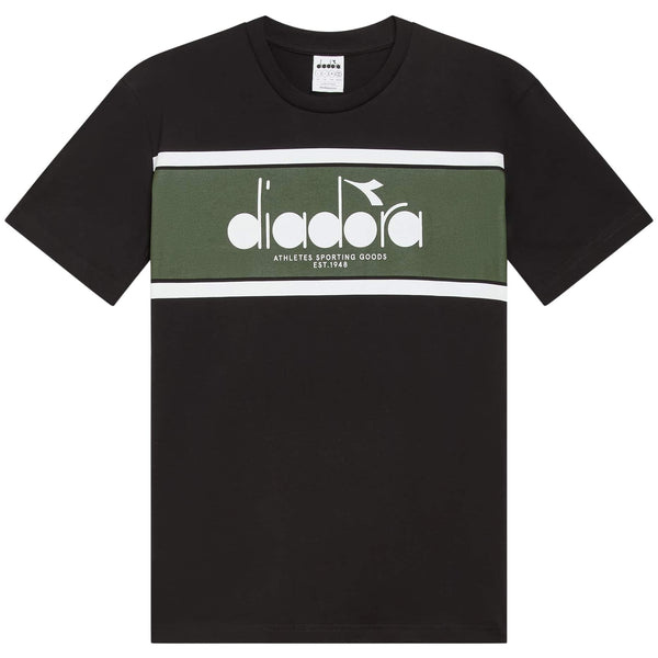 Abito Azzurro con T-Shirt Nera Abito Azzurro con T-Shirt Nera