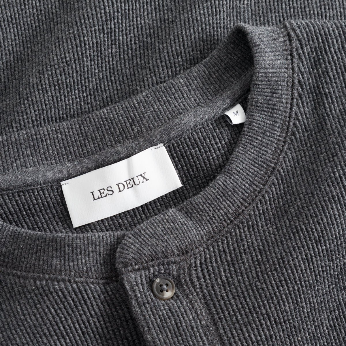 LES DEUX DAN LONG SLEEVE T-SHIRT
