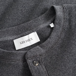 LES DEUX DAN LONG SLEEVE T-SHIRT